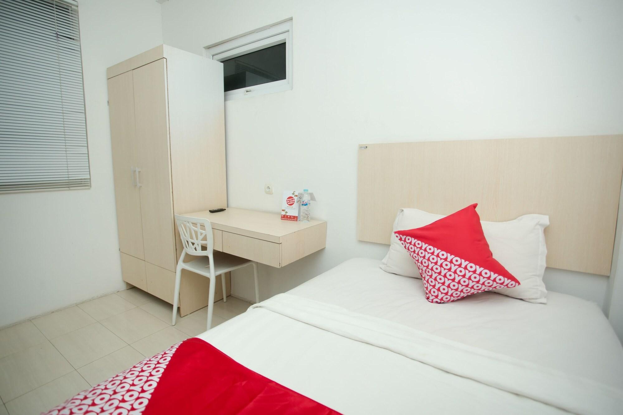 Oyo 850 Lapan Lapan Hotel Banjarmasin  Exterior photo