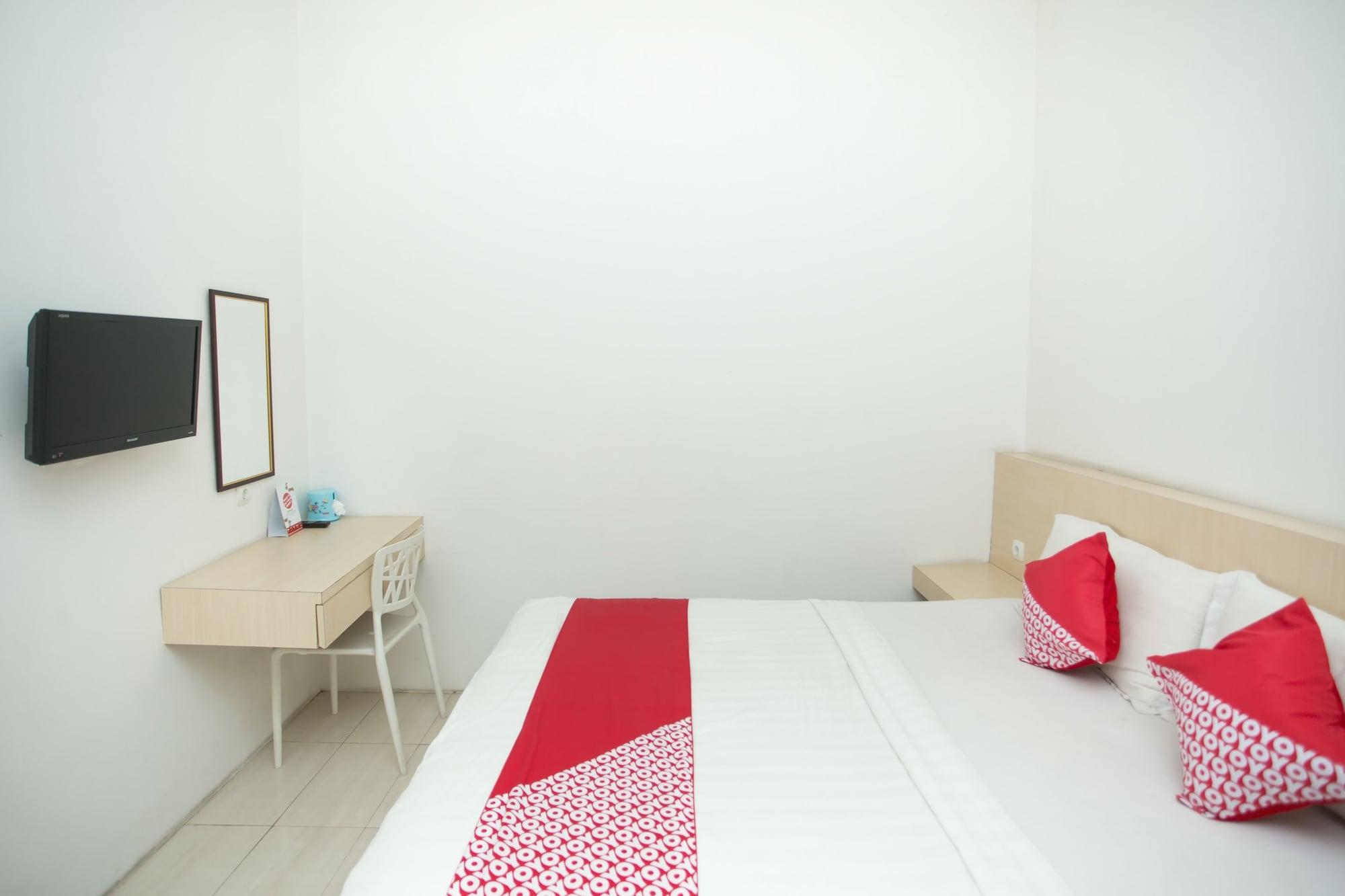 Oyo 850 Lapan Lapan Hotel Banjarmasin  Exterior photo