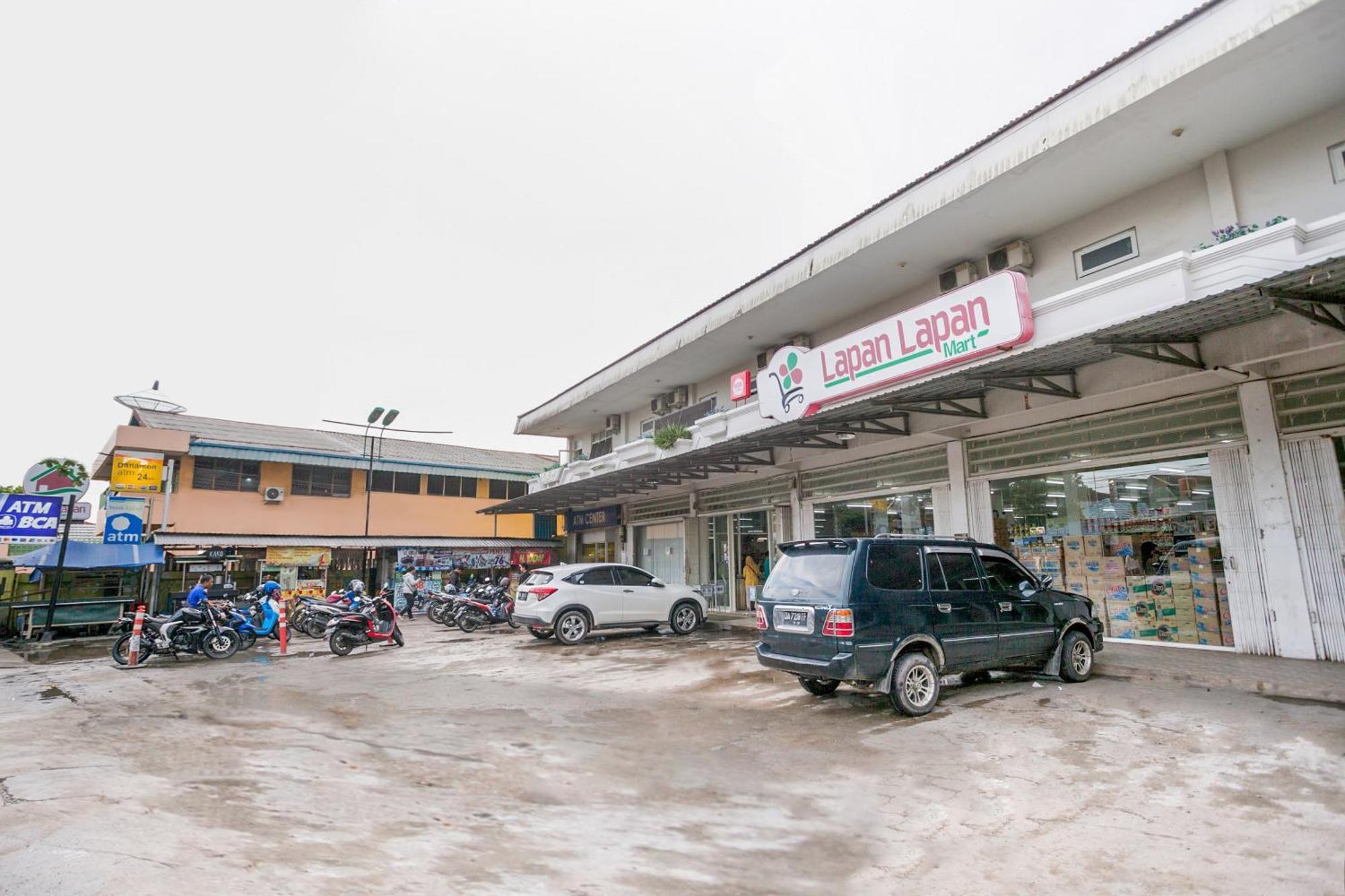 Oyo 850 Lapan Lapan Hotel Banjarmasin  Exterior photo