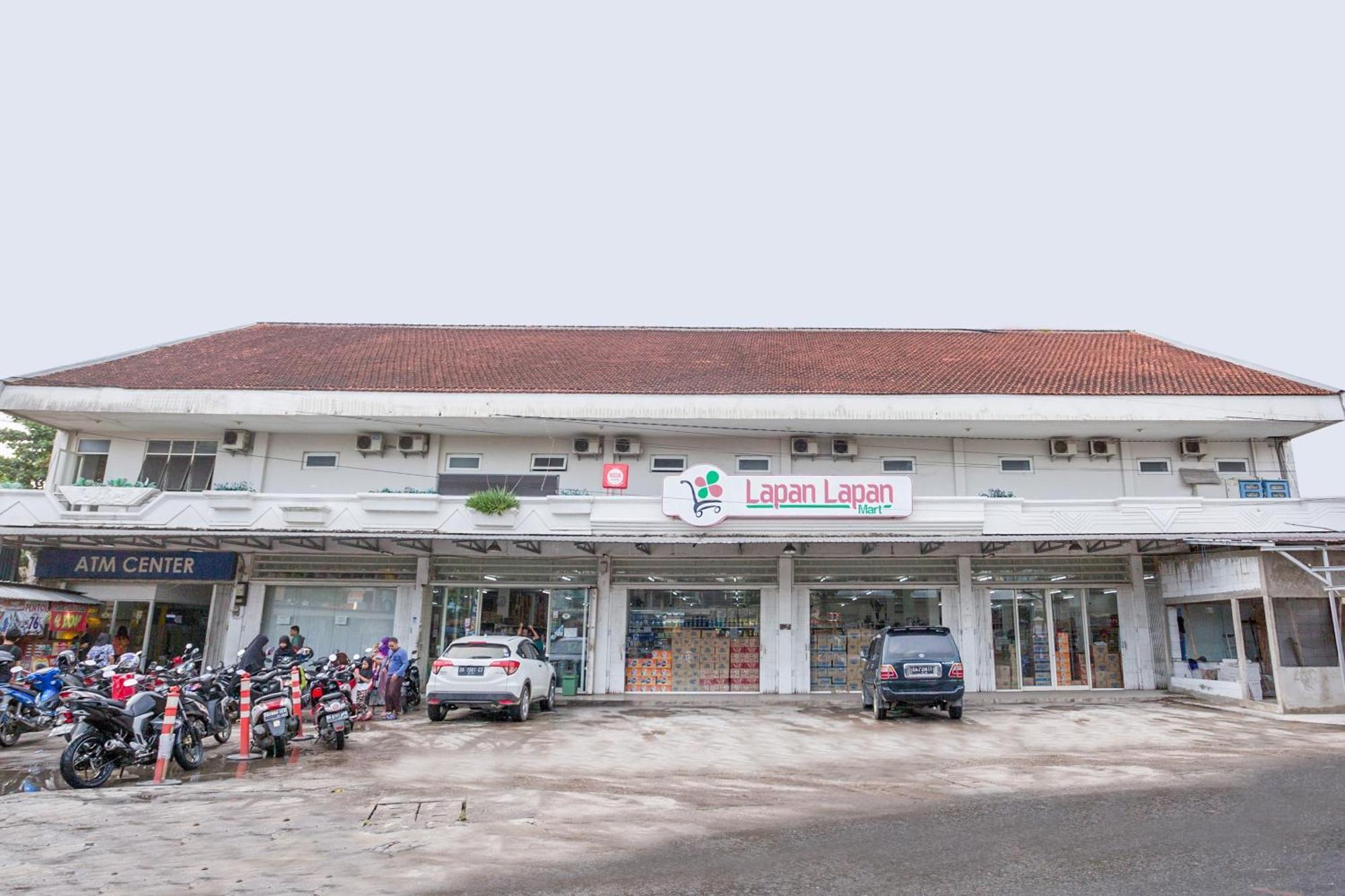 Oyo 850 Lapan Lapan Hotel Banjarmasin  Exterior photo