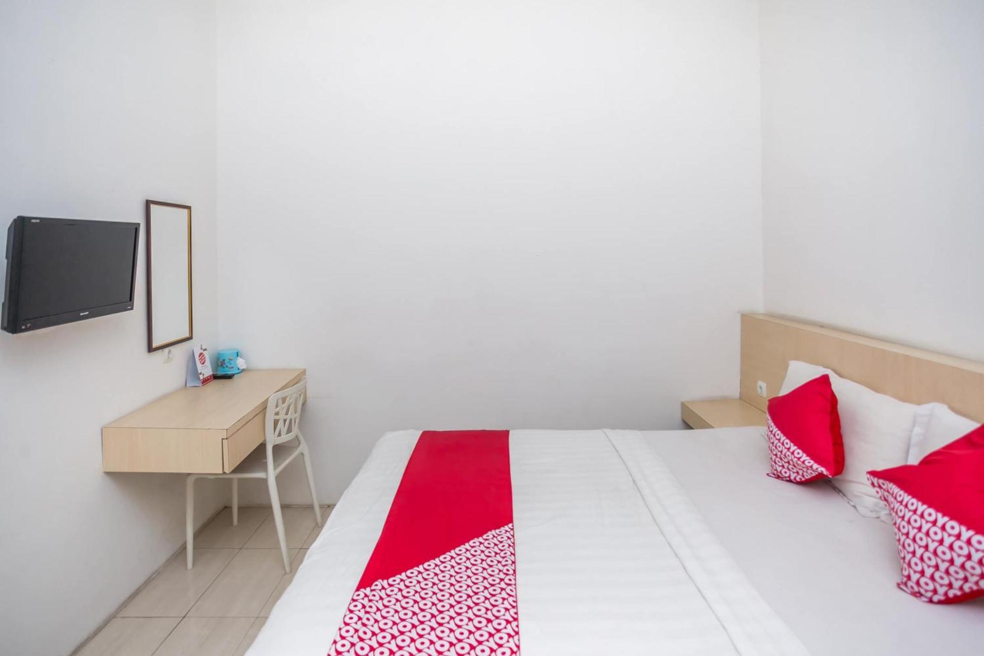 Oyo 850 Lapan Lapan Hotel Banjarmasin  Exterior photo